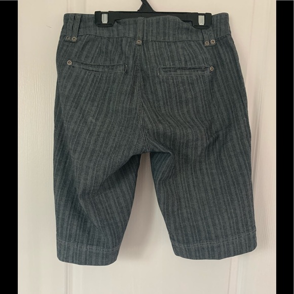 Women’s size 5/6 shorts excellent condition - Picture 2 of 3